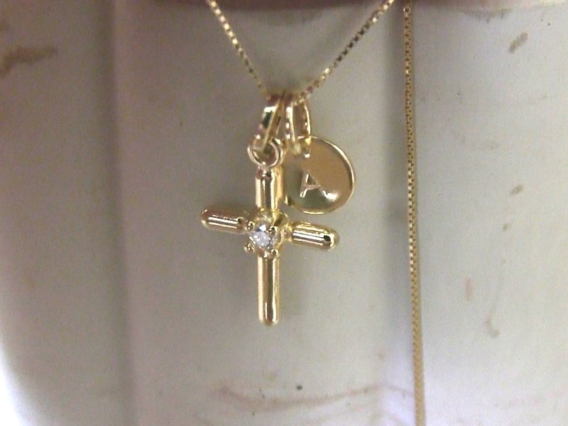 Letter Necklaces Are Popular